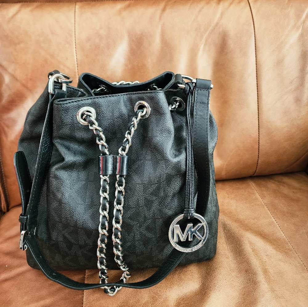 Michael Kors Frankie Large Drawstring Bag - Picture 2 of 5